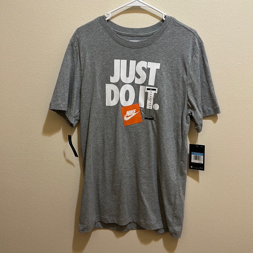 Nike T-shirt, size medium, gray
